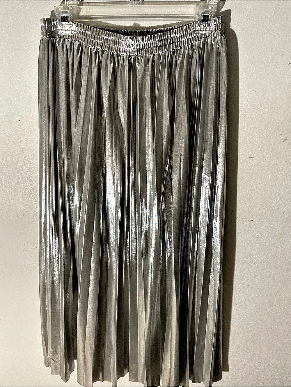 WISHLIST Metallic Pleated Midi Skirt in Gray Size Medium